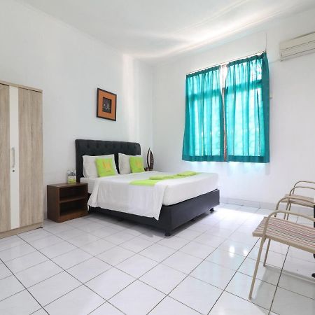 Hotel Huswah Airport Tangerang Kültér fotó
