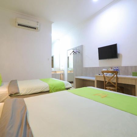 Hotel Huswah Airport Tangerang Kültér fotó