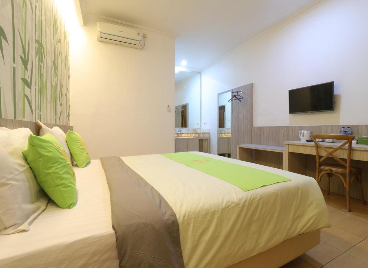 Hotel Huswah Airport Tangerang Kültér fotó