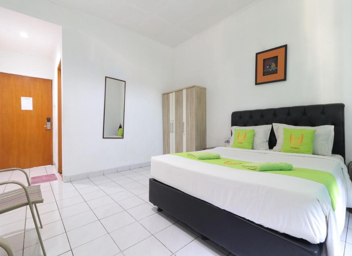 Hotel Huswah Airport Tangerang Kültér fotó