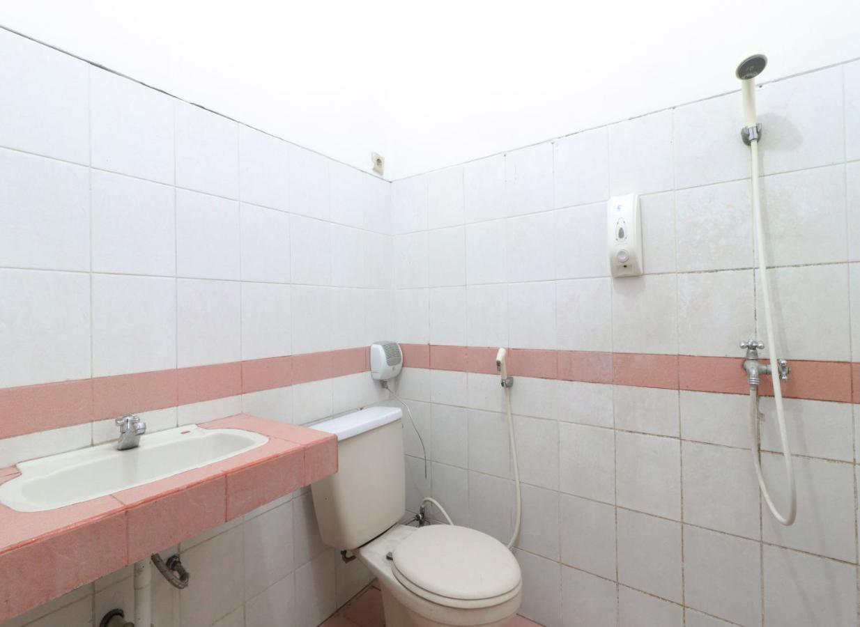 Hotel Huswah Airport Tangerang Kültér fotó