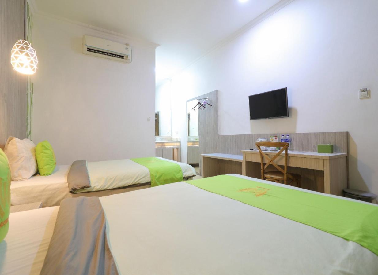 Hotel Huswah Airport Tangerang Kültér fotó