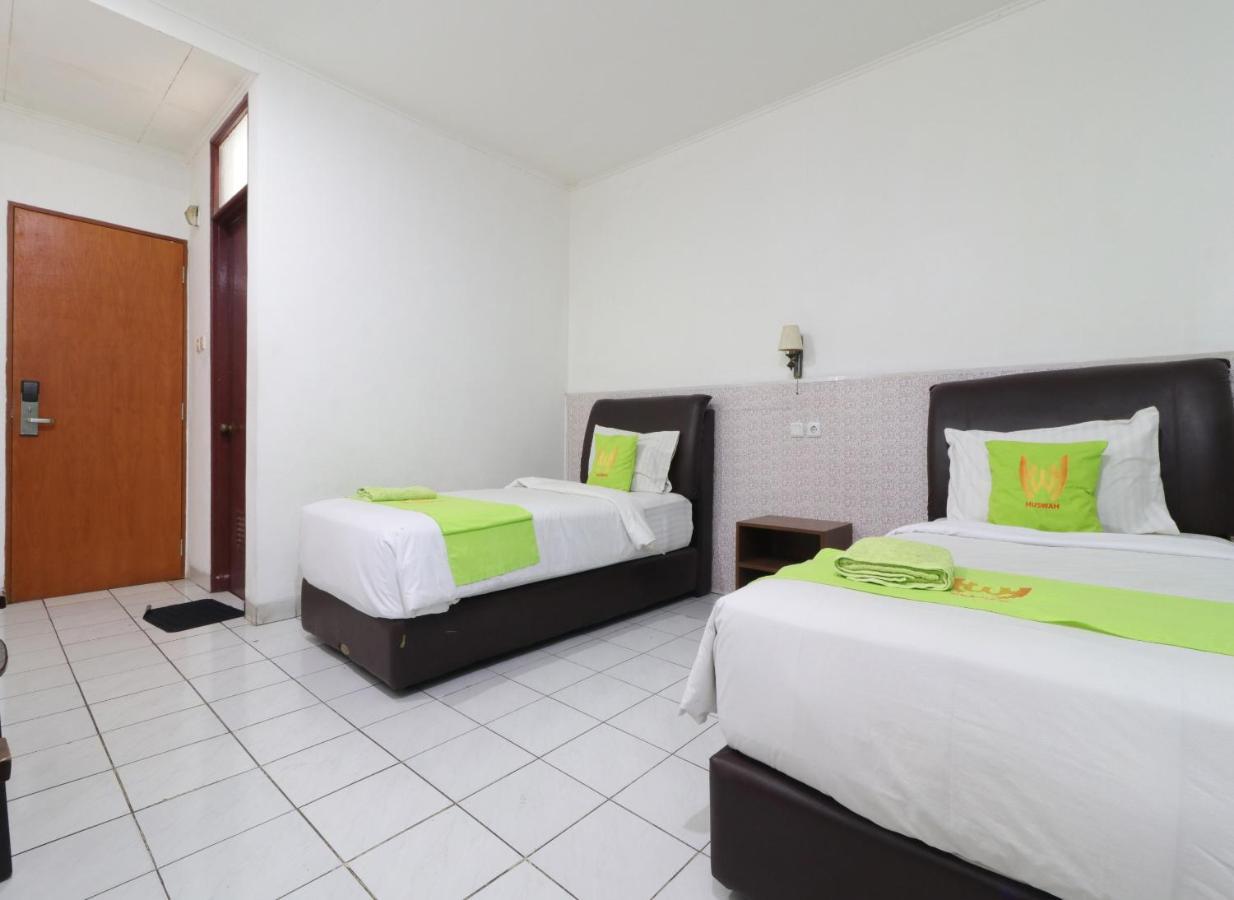 Hotel Huswah Airport Tangerang Kültér fotó