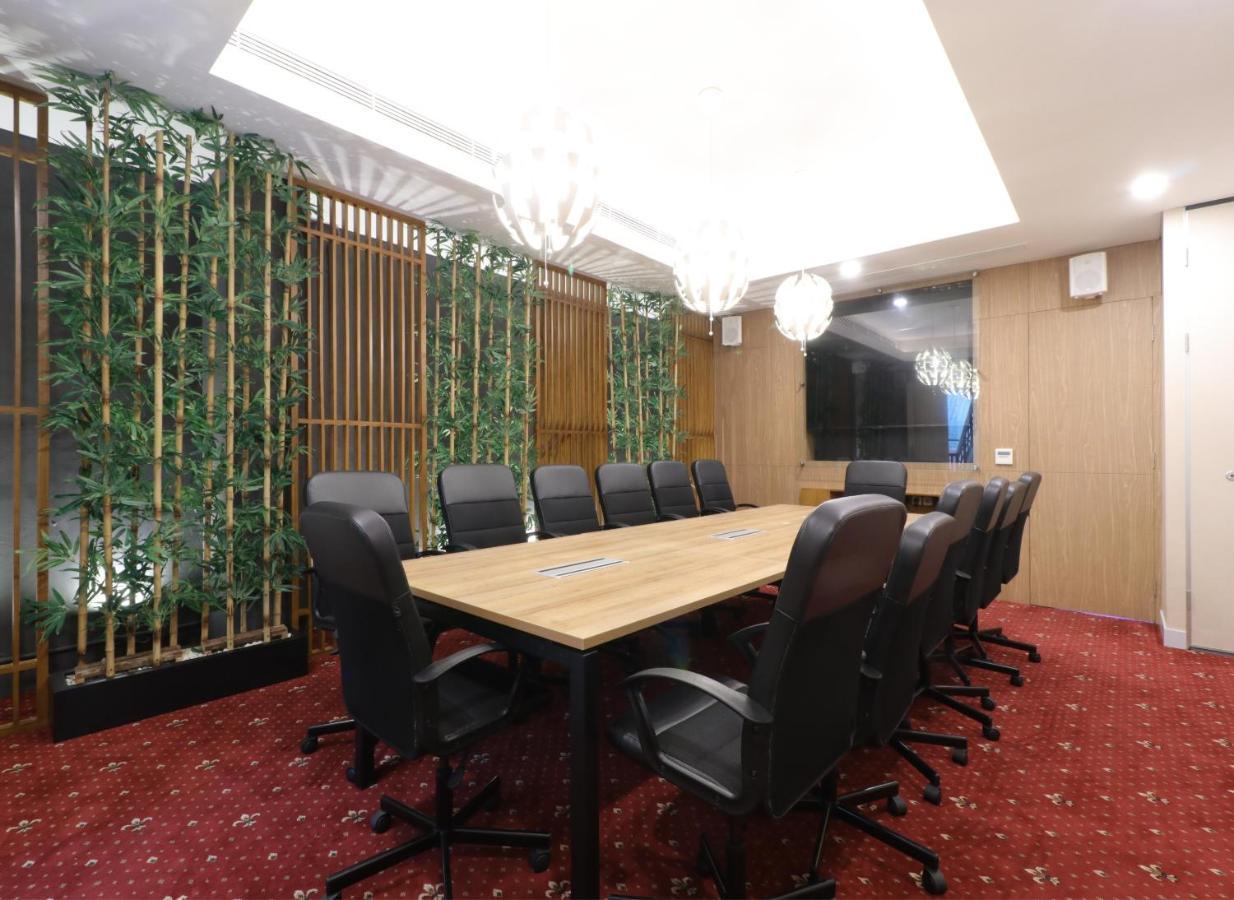 Hotel Huswah Airport Tangerang Kültér fotó