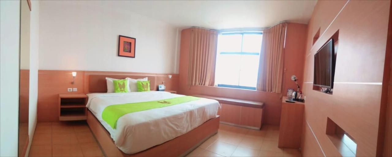 Hotel Huswah Airport Tangerang Kültér fotó
