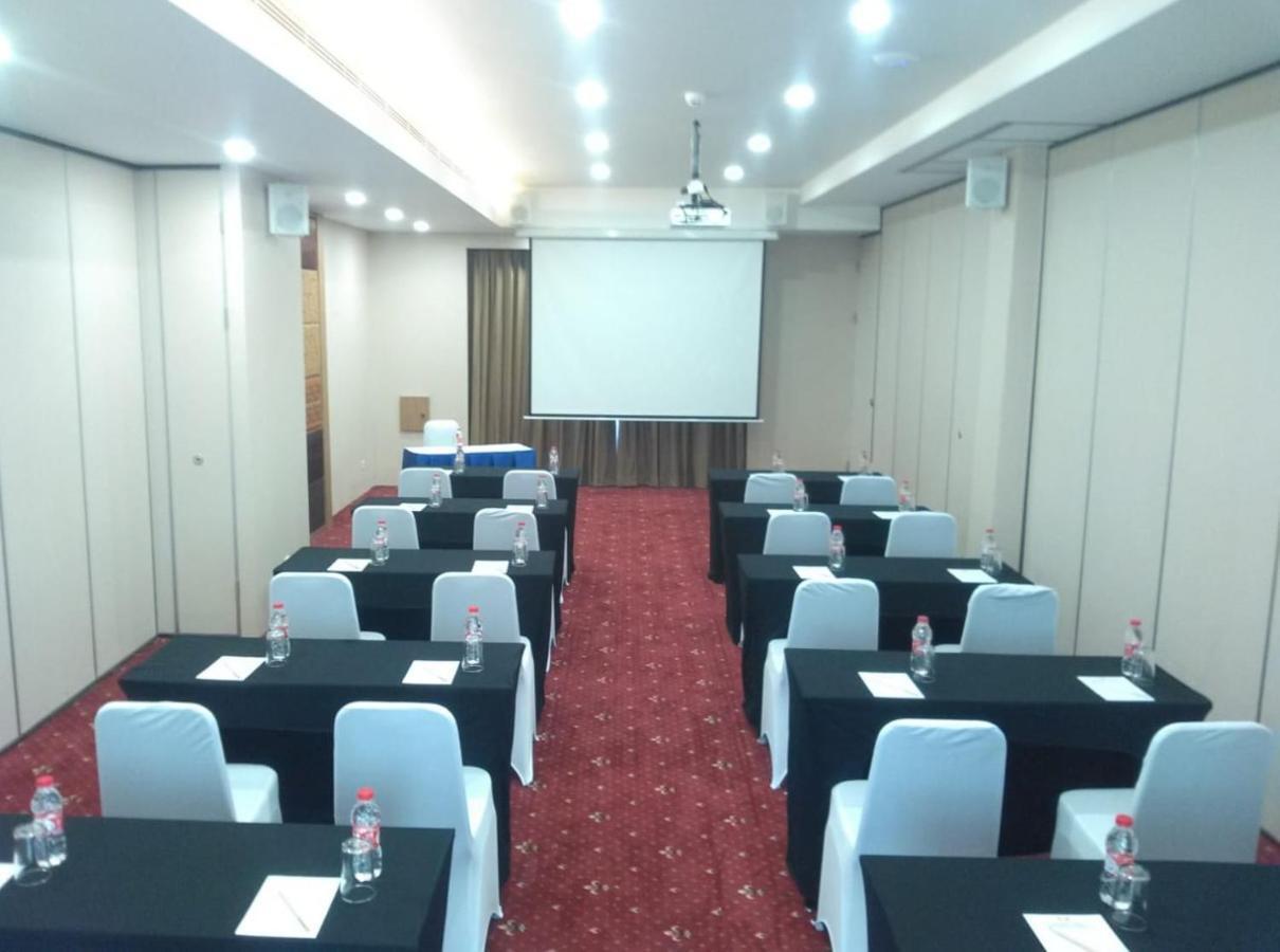 Hotel Huswah Airport Tangerang Kültér fotó